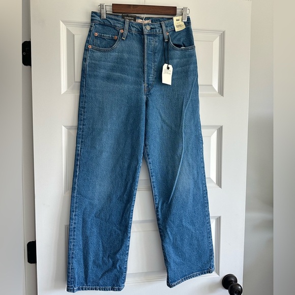 Levi's Women's Ribcage Straight Ankle Jeans - Picture 4 of 10